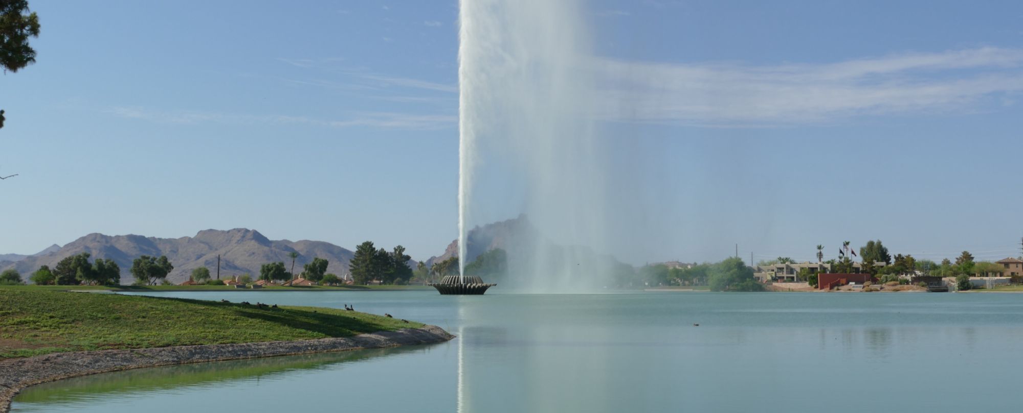 The_fountain_in_Fountain_Park_in_Fountain_Hills,_AZ
