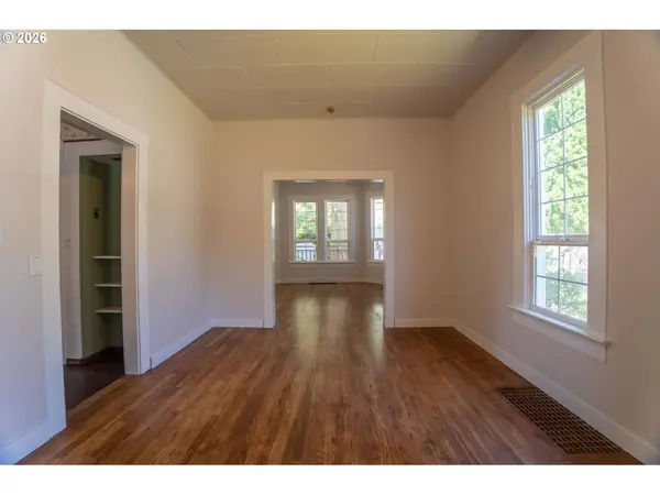 7228 SW 4TH AVE, Portland, OR 97219