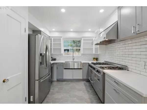 7158 SW 4TH AVE, Portland, OR 97219