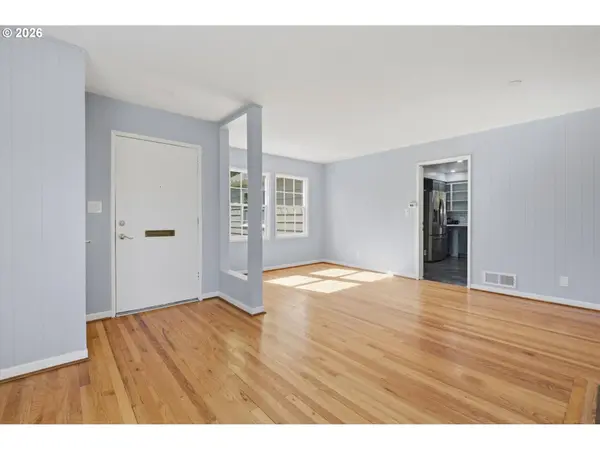 7158 SW 4TH AVE, Portland, OR 97219