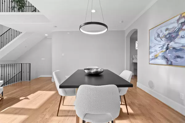 2094 Brentwood DR, Houston, TX 77019