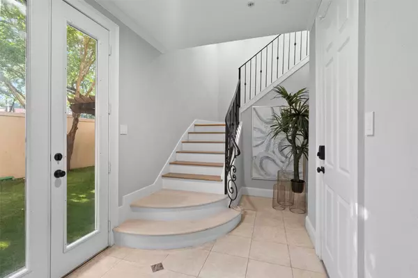 2094 Brentwood DR, Houston, TX 77019