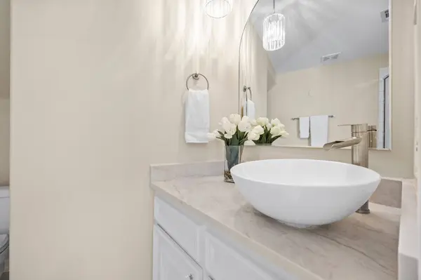 2086 Brentwood DR, Houston, TX 77019