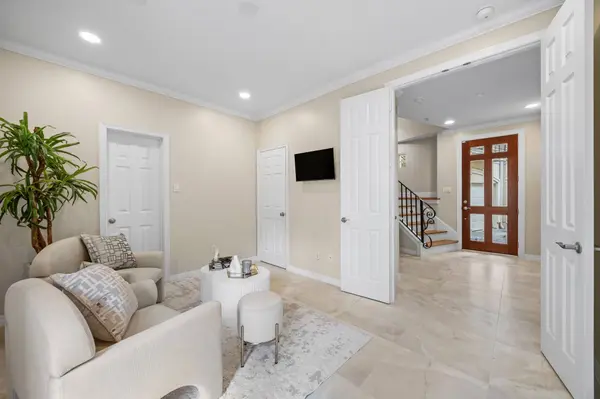 2086 Brentwood DR, Houston, TX 77019