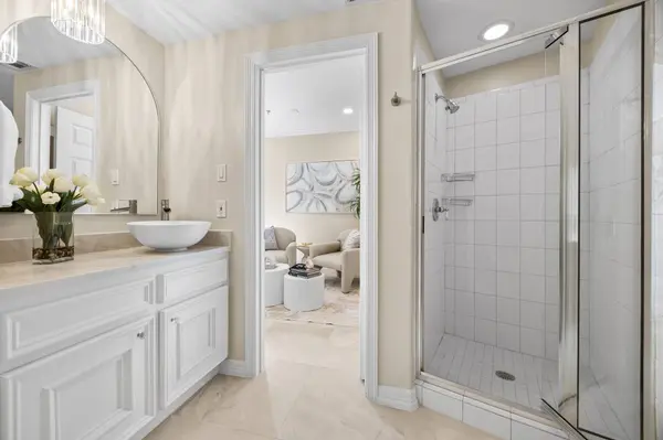 2086 Brentwood DR, Houston, TX 77019