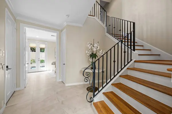 2086 Brentwood DR, Houston, TX 77019