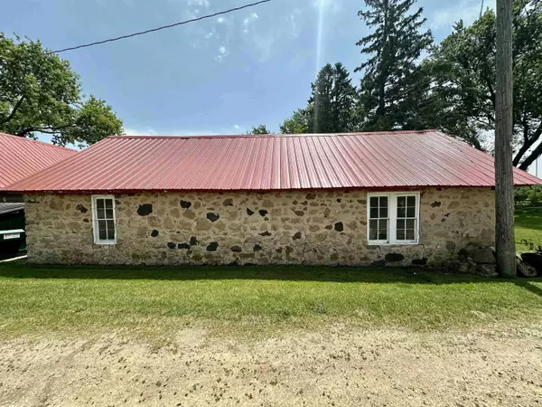 N8786 County Road F, Berlin, WI 54923