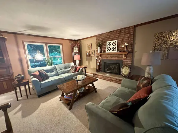 S56W23606 Maplewood Terrace, Waukesha, WI 53189