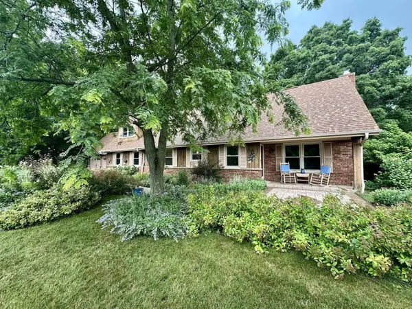 S56W23606 Maplewood Terrace, Waukesha, WI 53189