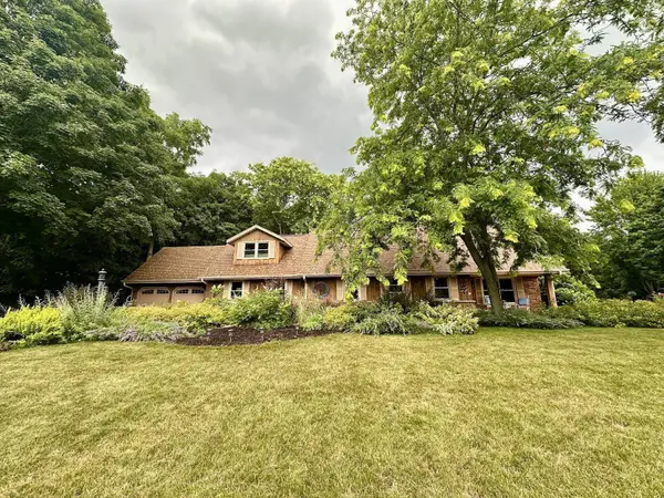 S56W23606 Maplewood Terrace, Waukesha, WI 53189