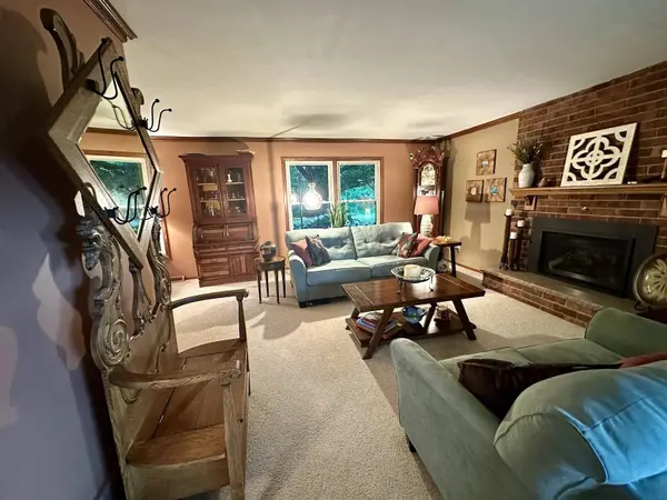 S56W23606 Maplewood Terrace, Waukesha, WI 53189