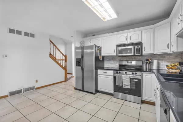 1086 Stonewood Crossing, Sun Prairie, WI 53590