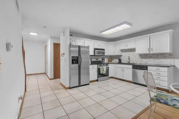 1086 Stonewood Crossing, Sun Prairie, WI 53590