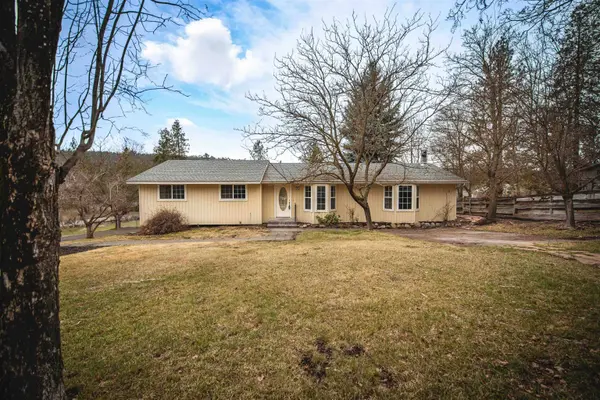 12905 W Suncrest Cir, Nine Mile Falls, WA 99026