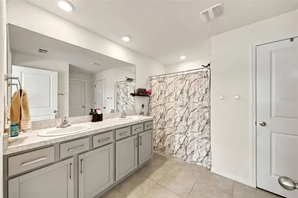 16739 SUNBURST LAKE ST, Wimauma, FL 33598