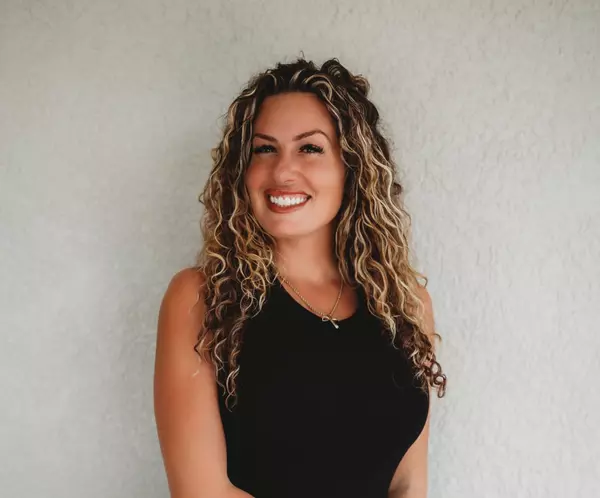 Shauna Shows- Agent