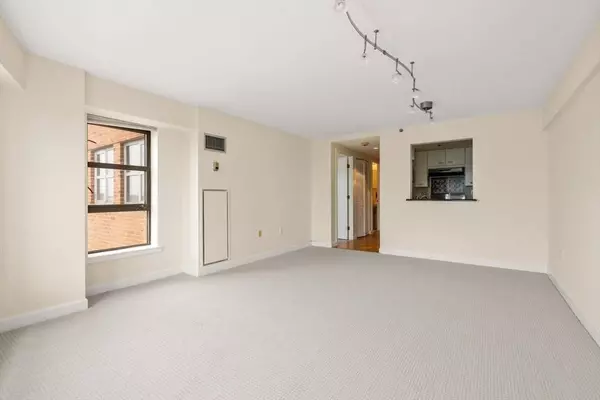 931 Massachusetts Ave #1003, Cambridge, MA 02139