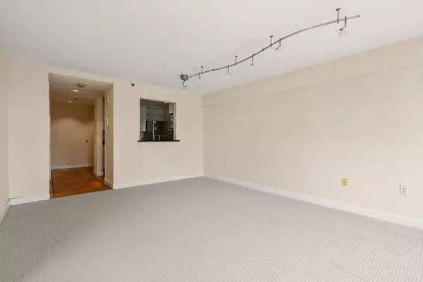 931 Massachusetts Ave #1003, Cambridge, MA 02139