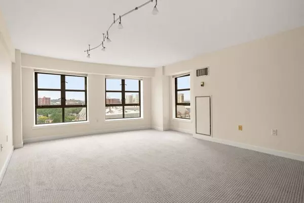 931 Massachusetts Ave #1003, Cambridge, MA 02139