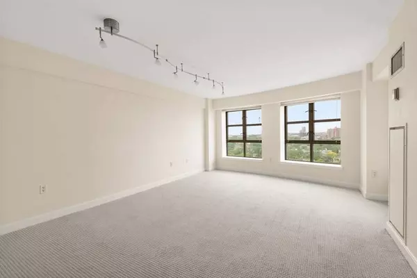 931 Massachusetts Ave #1003, Cambridge, MA 02139