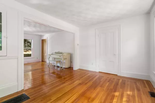 26 Centre Ave, Belmont, MA 02478