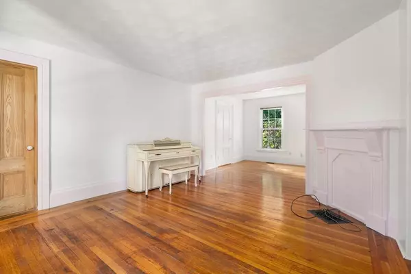 26 Centre Ave, Belmont, MA 02478