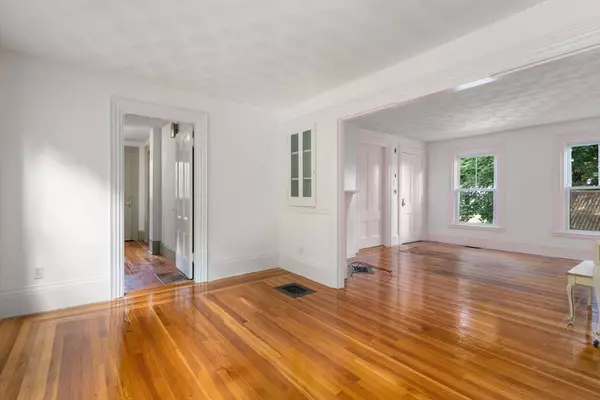 26 Centre Ave, Belmont, MA 02478