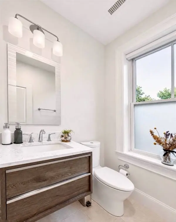 25 Euston St #2, Brookline, MA 02446