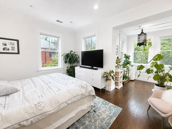 25 Euston St #2, Brookline, MA 02446