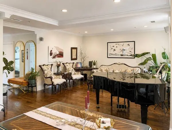 25 Euston St #2, Brookline, MA 02446