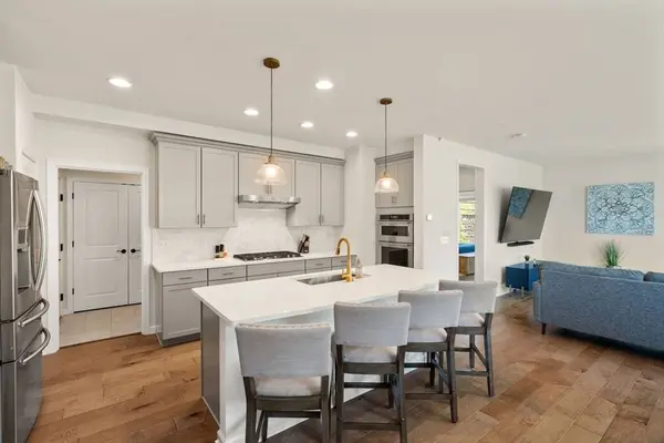 22 Archer Dr #22, Woburn, MA 01801
