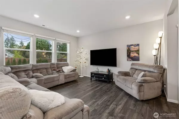 4221 Savannah LOOP NE, Olympia, WA 98516