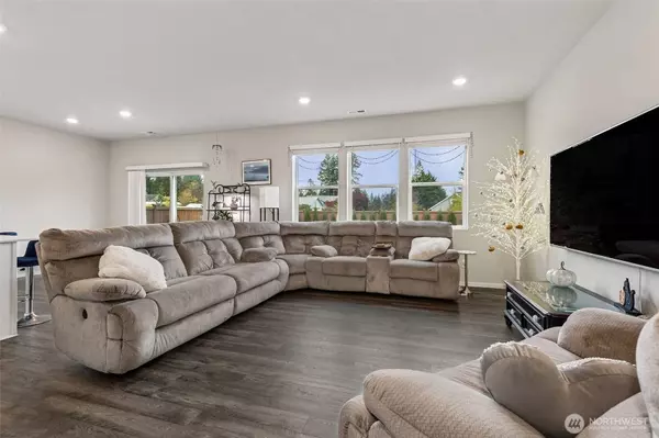 4221 Savannah LOOP NE, Olympia, WA 98516