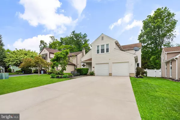 26 PEBBLE DR, Horsham, PA 19044