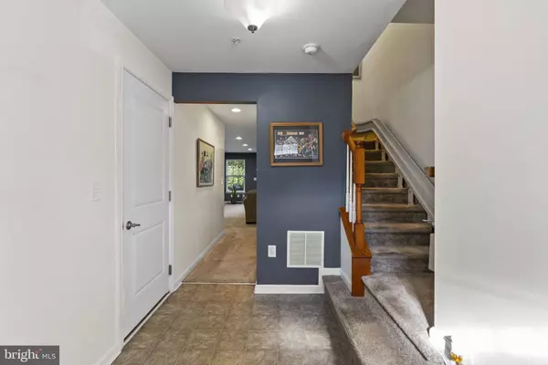 232 MACDONALD AVE, Wyncote, PA 19095