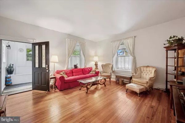 608 WASHINGTON LN, Jenkintown, PA 19046