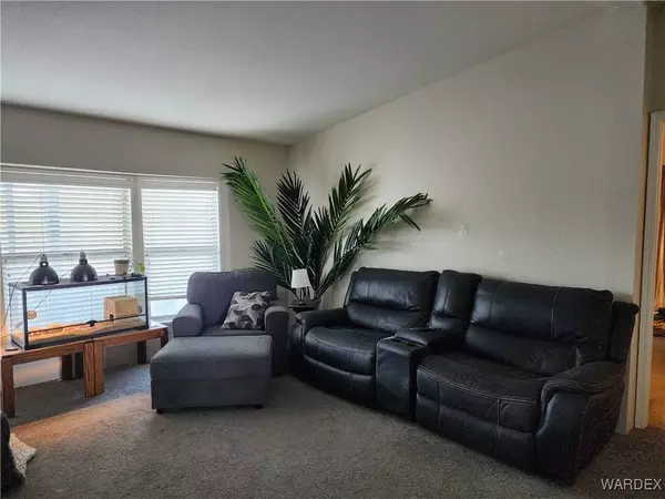 2894 W Malibu RD, Golden Valley, AZ 86413