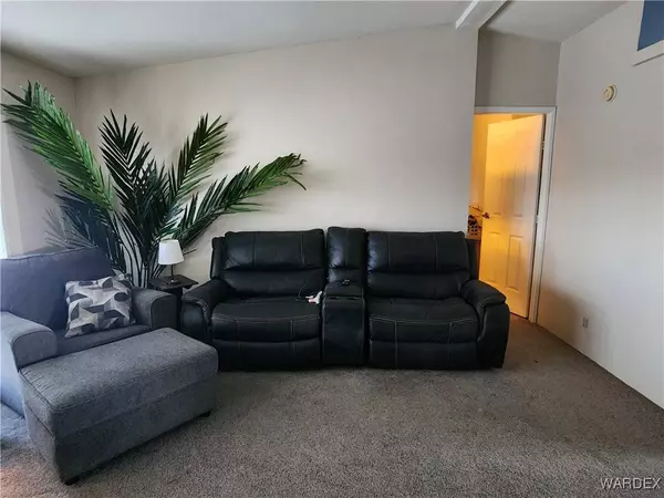 2894 W Malibu RD, Golden Valley, AZ 86413