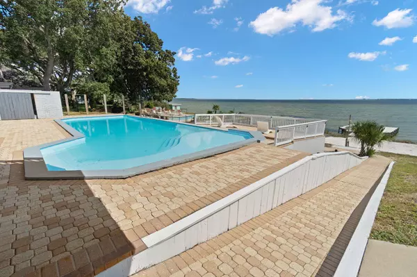 5 Country Club Road, Shalimar, FL 32579