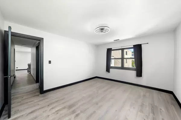 2615 W FOSTER Avenue #201, Chicago, IL 60625