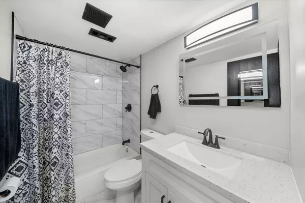 2615 W FOSTER Avenue #201, Chicago, IL 60625