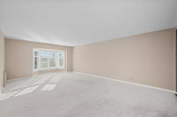 2300 Windsor Mall #2G, Park Ridge, IL 60068