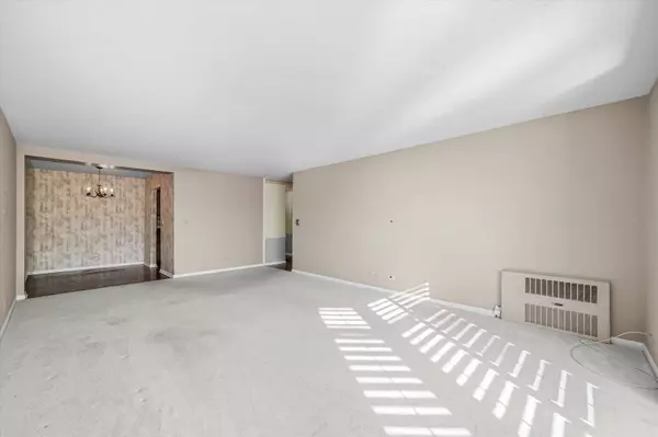 2300 Windsor Mall #2G, Park Ridge, IL 60068