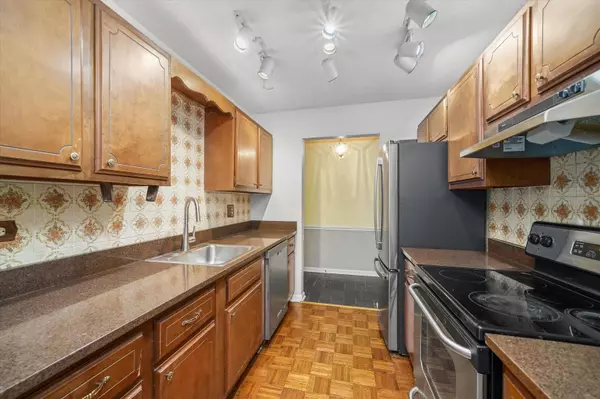 2300 Windsor Mall #2G, Park Ridge, IL 60068