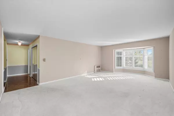 2300 Windsor Mall #2G, Park Ridge, IL 60068