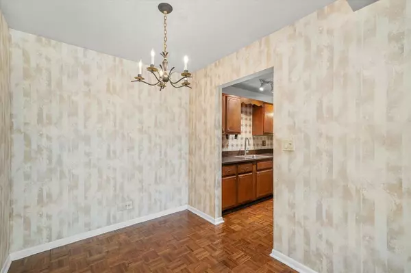 2300 Windsor Mall #2G, Park Ridge, IL 60068