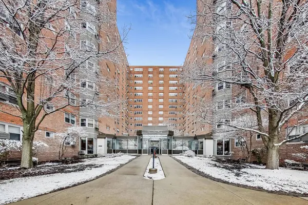 4980 N Marine Drive #831, Chicago, IL 60640