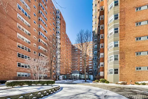 4980 N Marine Drive #831, Chicago, IL 60640