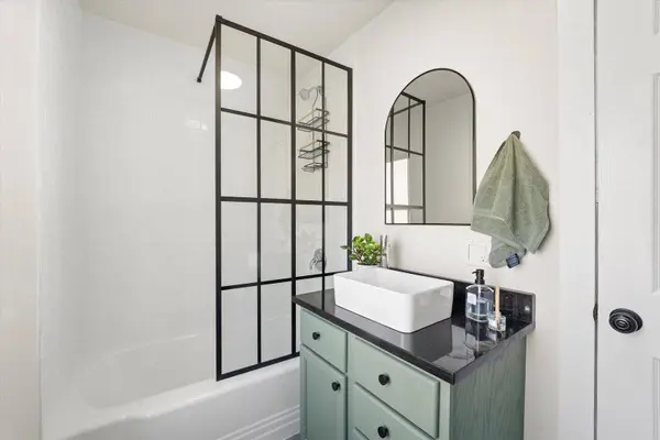 7411 N Wolcott AVE #1E, Chicago, IL 60626