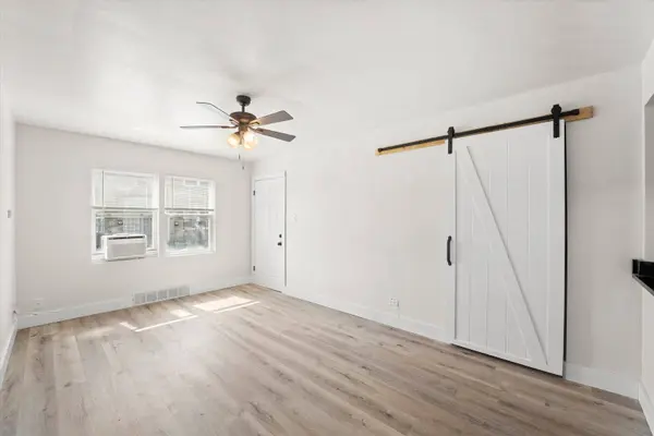 7411 N Wolcott AVE #1E, Chicago, IL 60626